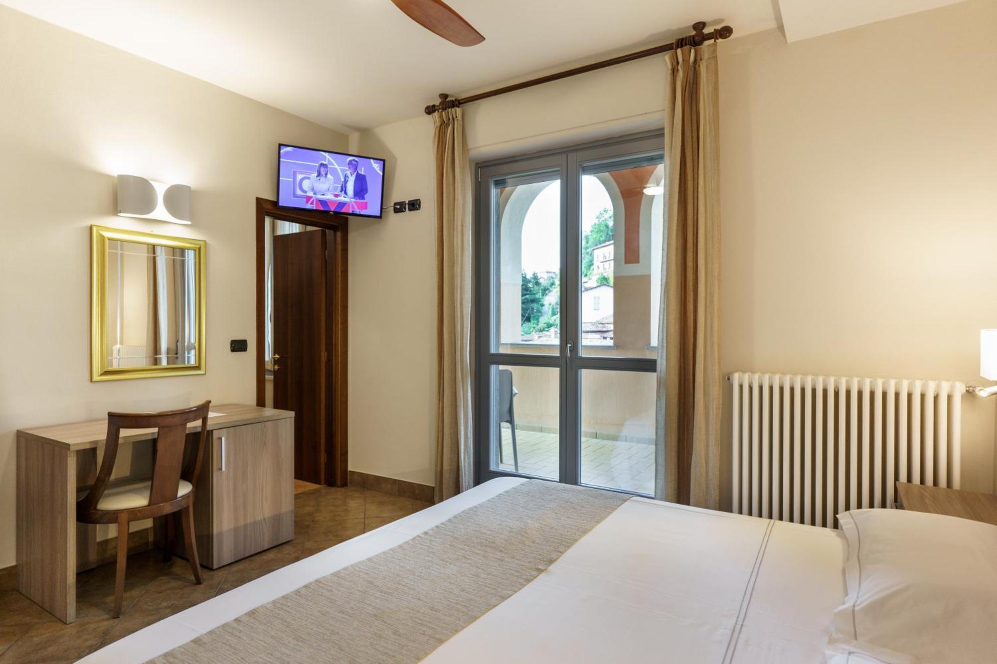 Hotel Il Grappolo D'Oro Monforte D'Alba Exterior photo