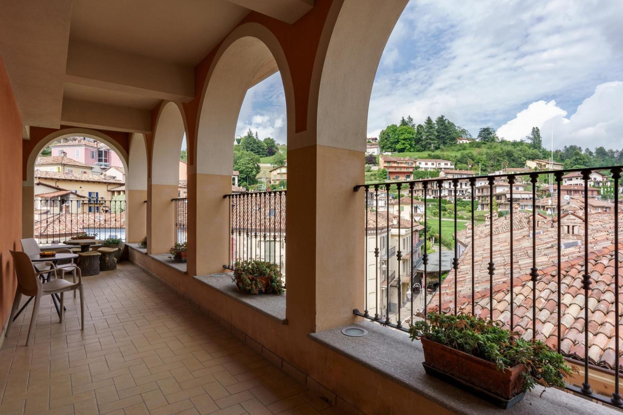 Hotel Il Grappolo D'Oro Monforte D'Alba Exterior photo